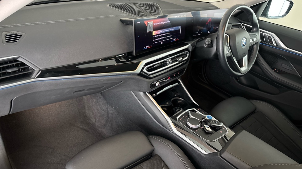 BMW I4 Image 10