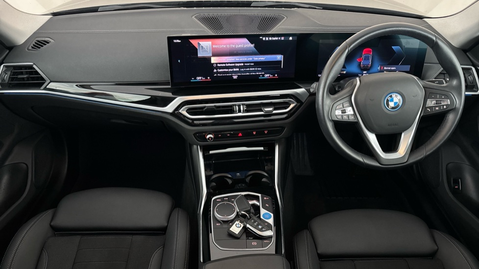 BMW I4 Image 11