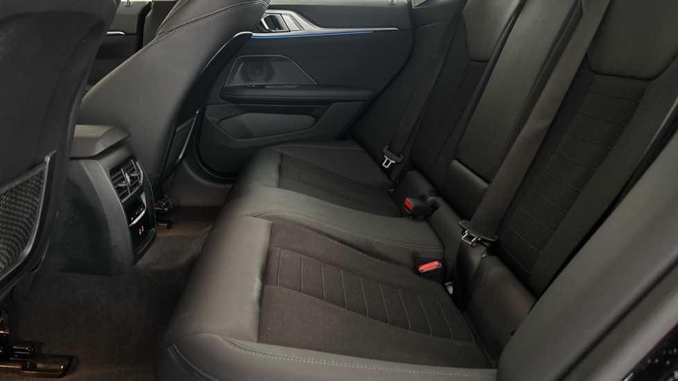 BMW I4 Image 14
