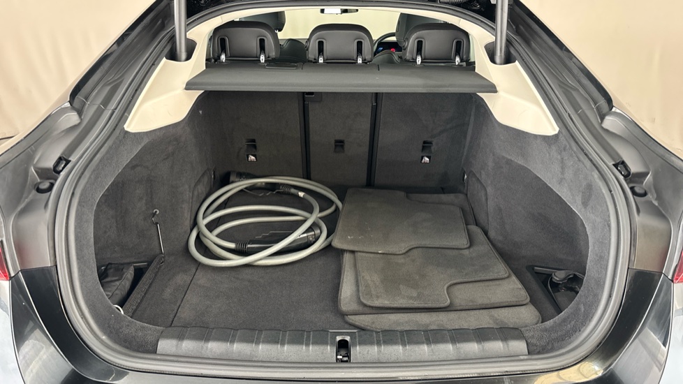BMW I4 Image 15