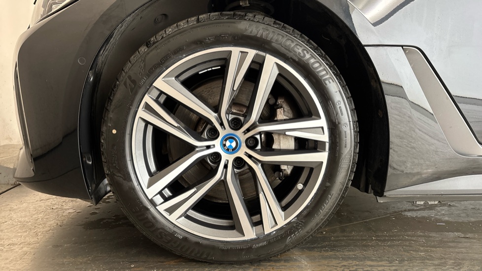 BMW I4 Image 17