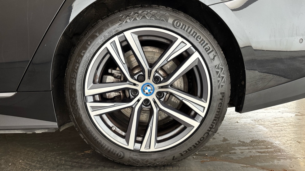 BMW I4 Image 18