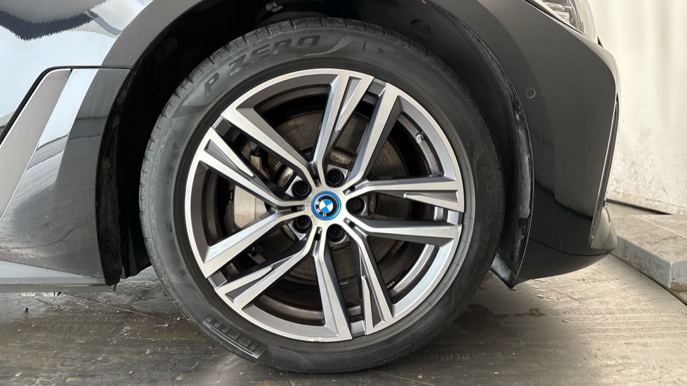 BMW I4 Image 20