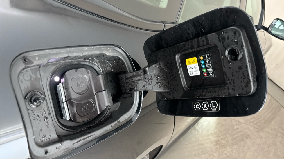 BMW I4 Image 21