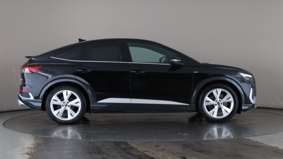 AUDI Q4 Image 6