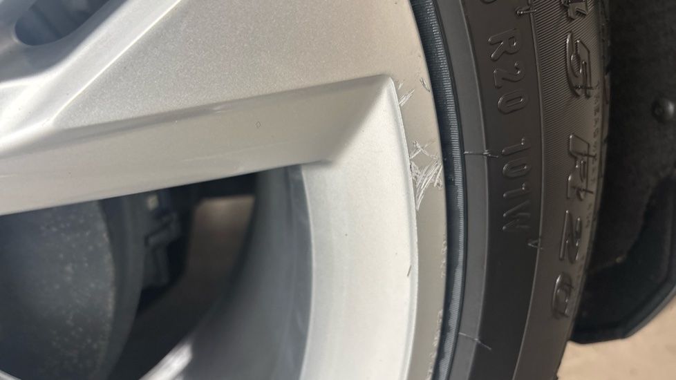 AUDI Q4 scuff