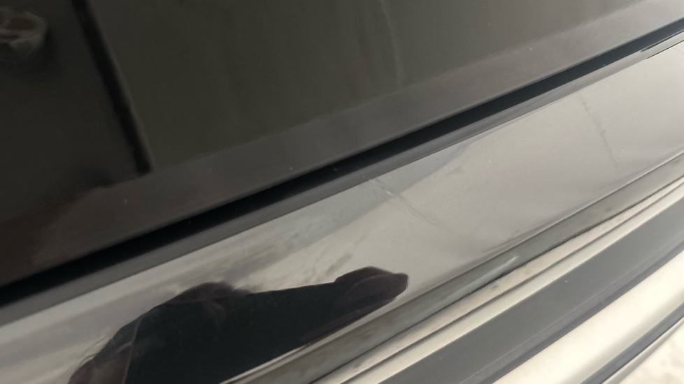 AUDI Q4 scratches