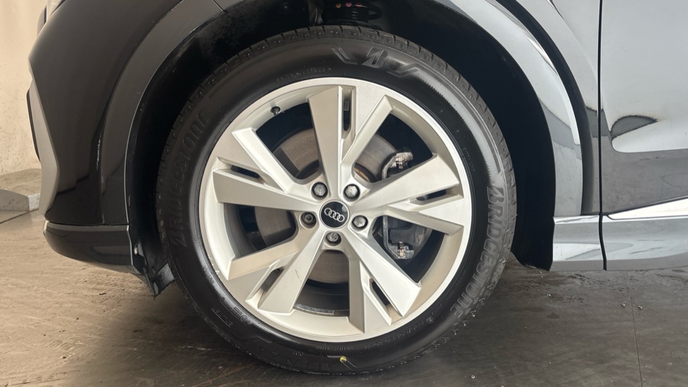 AUDI Q4 Image 17