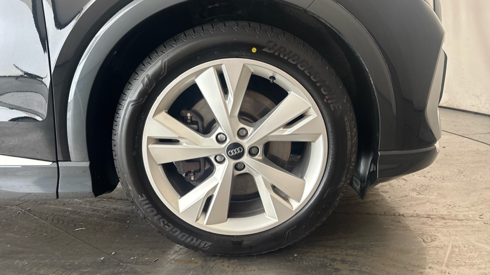 AUDI Q4 Image 20