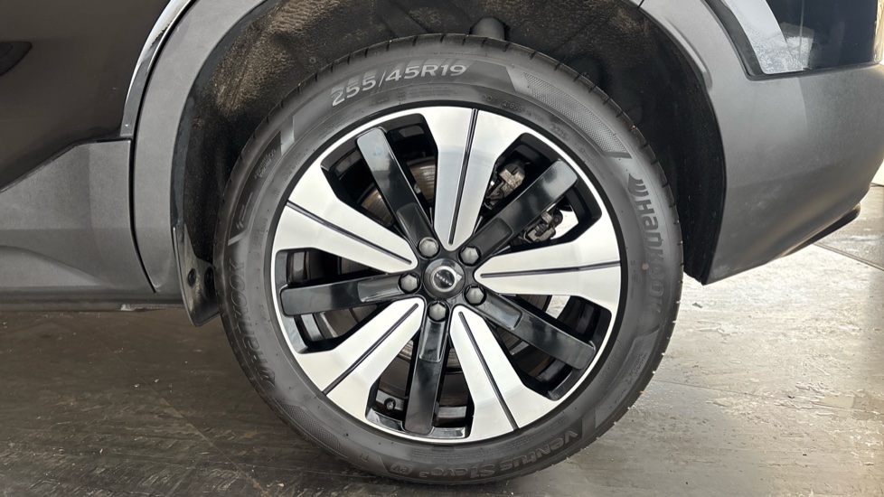 VOLVO C40 Image 18