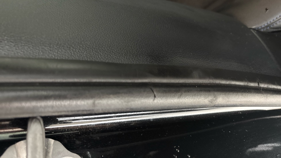 BMW 3 SERIES seal worn