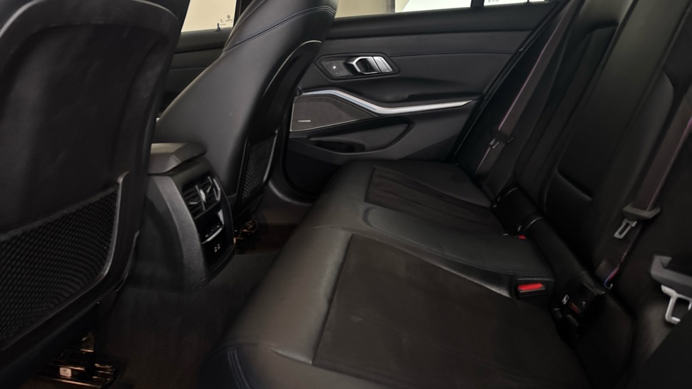 BMW 3 SERIES Image 14