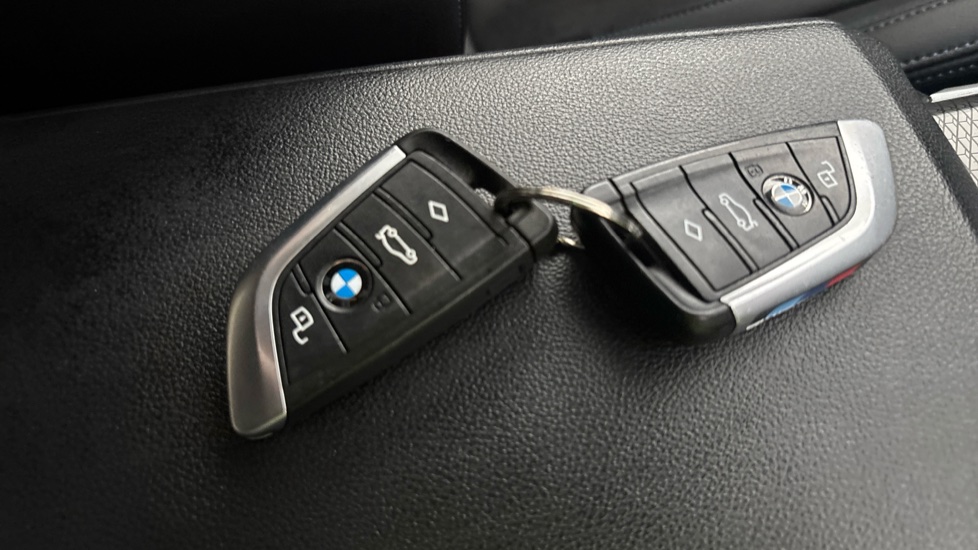 BMW 3 SERIES two keys