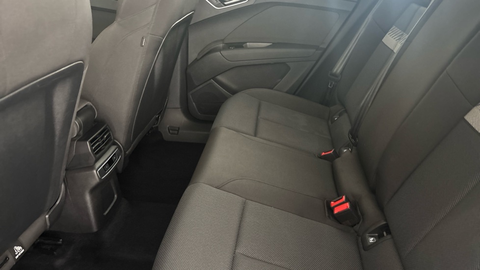 AUDI Q4 Image 14