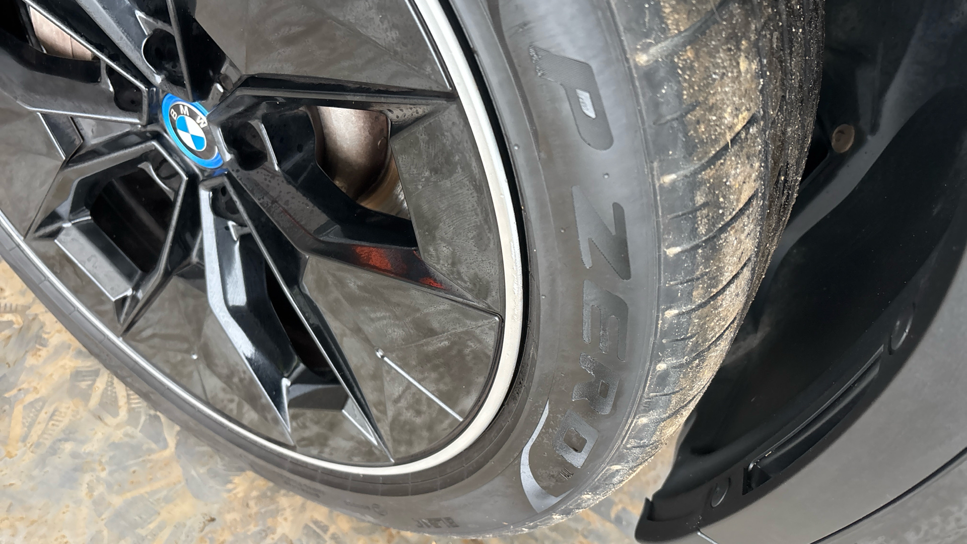 4020924 210kW Premier Edition Pro 80kWh 5dr Auto