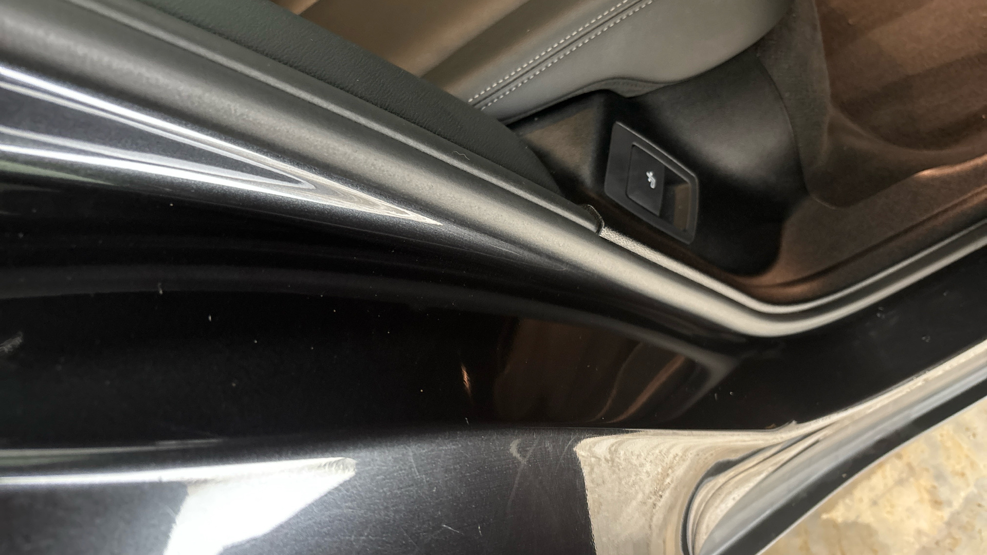 4020924 210kW Premier Edition Pro 80kWh 5dr Auto