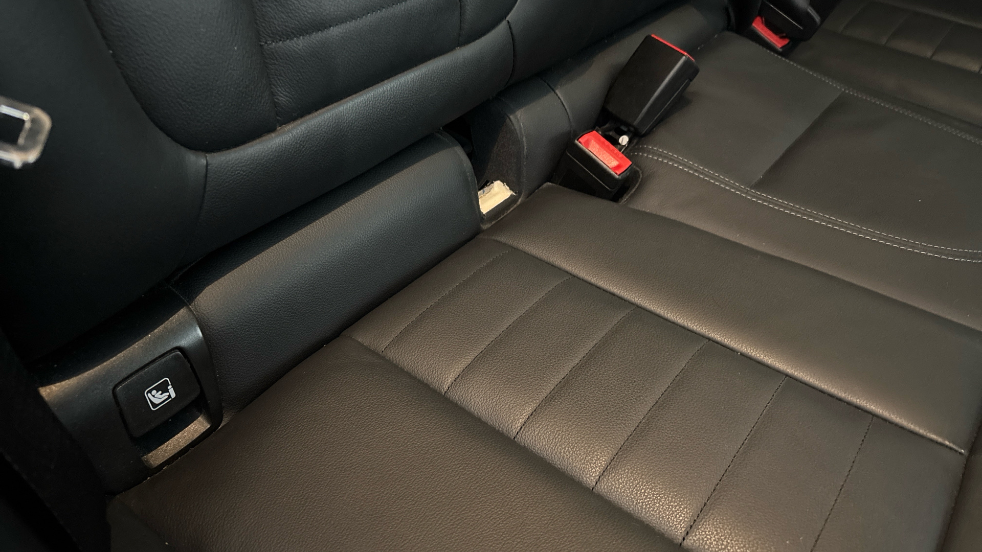 4020924 210kW Premier Edition Pro 80kWh 5dr Auto