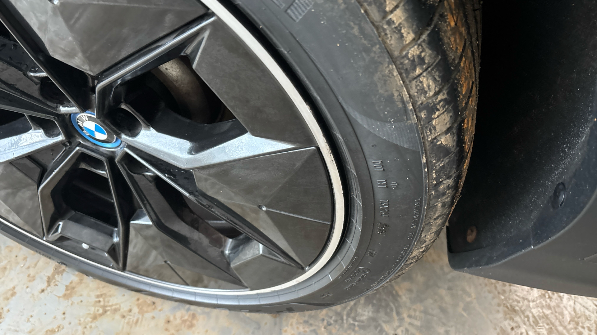 4020924 210kW Premier Edition Pro 80kWh 5dr Auto