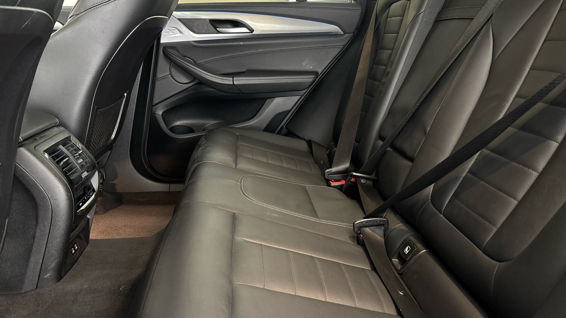 4020924 210kW Premier Edition Pro 80kWh 5dr Auto