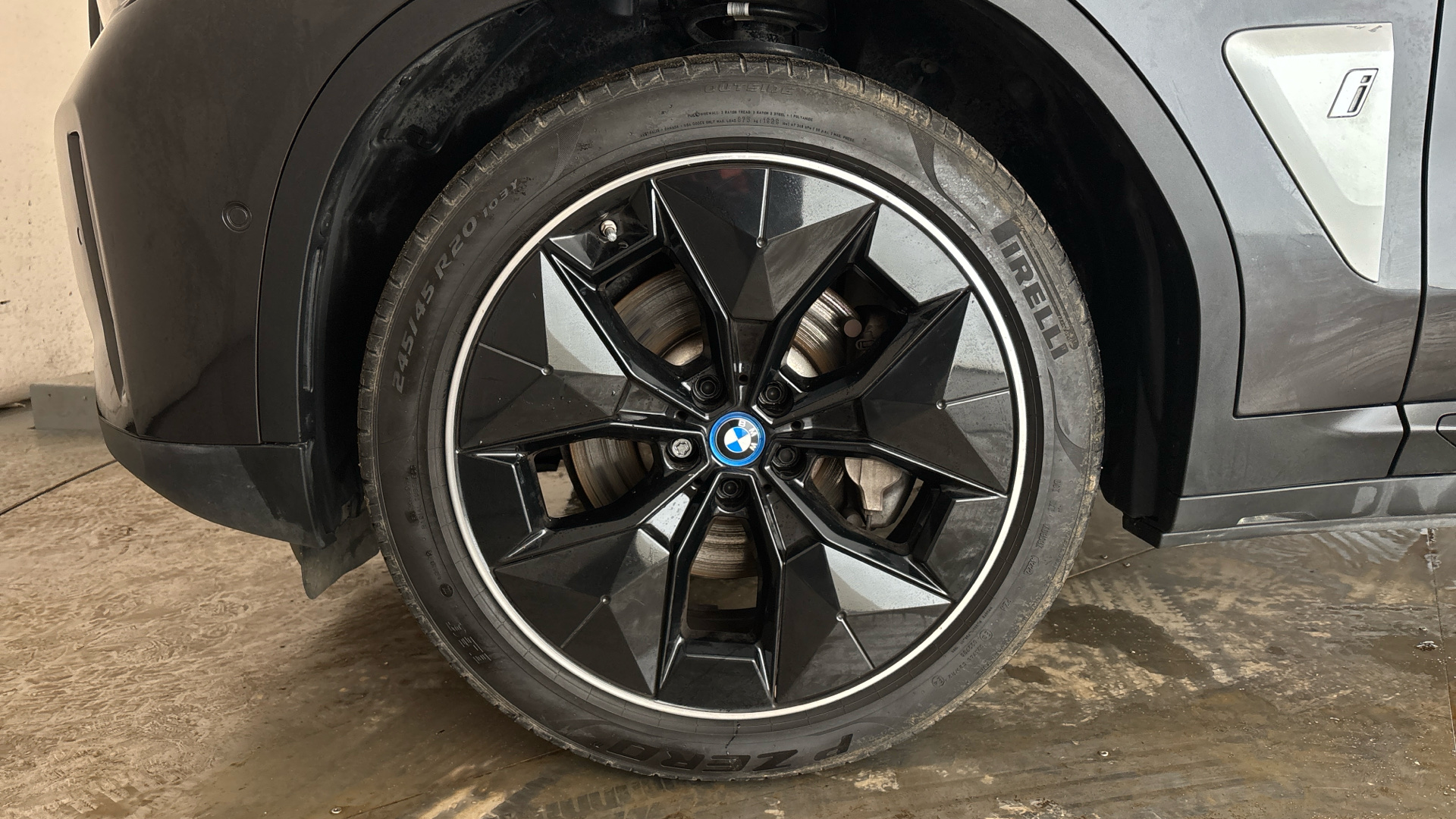 4020924 210kW Premier Edition Pro 80kWh 5dr Auto