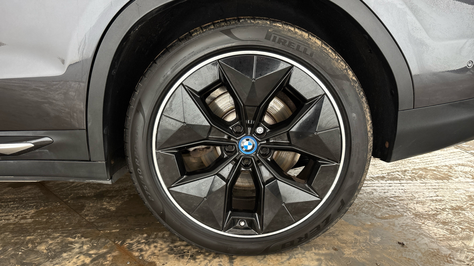 4020924 210kW Premier Edition Pro 80kWh 5dr Auto