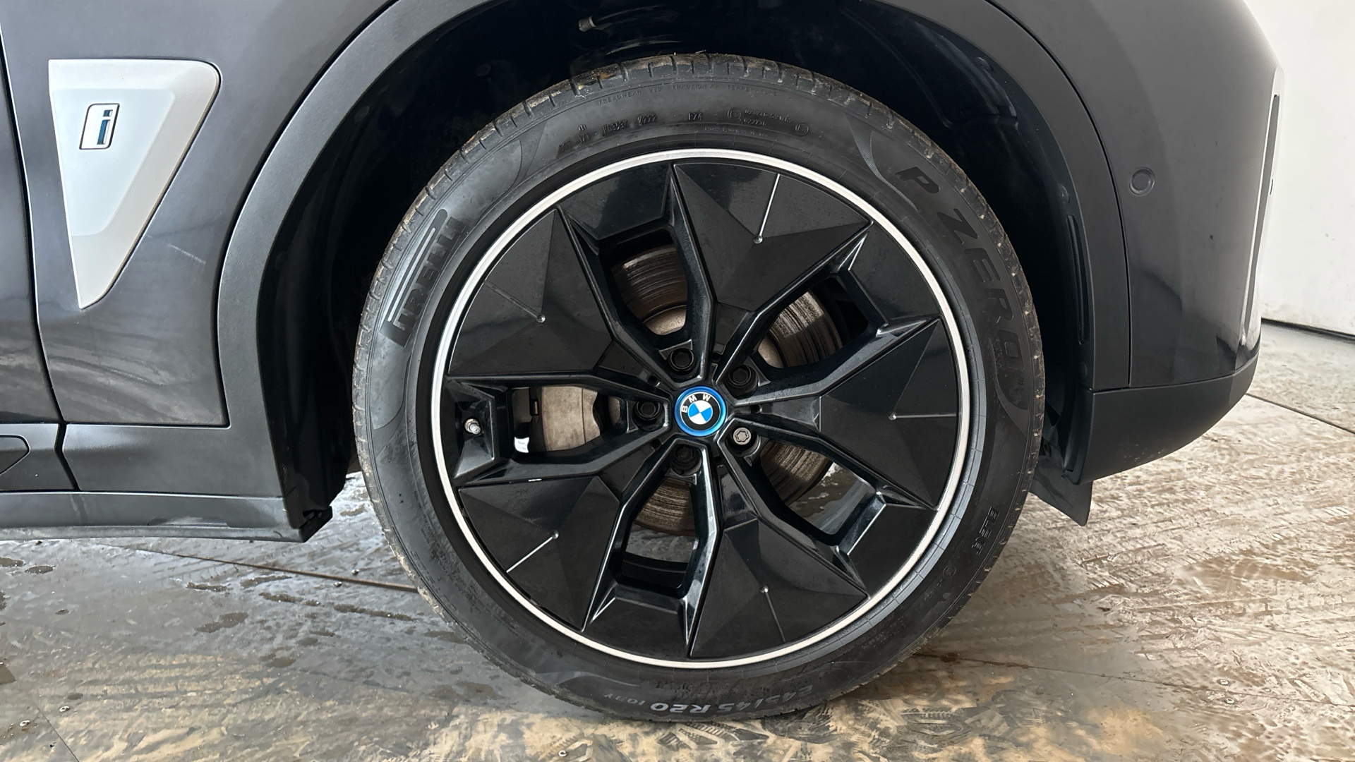 4020924 210kW Premier Edition Pro 80kWh 5dr Auto