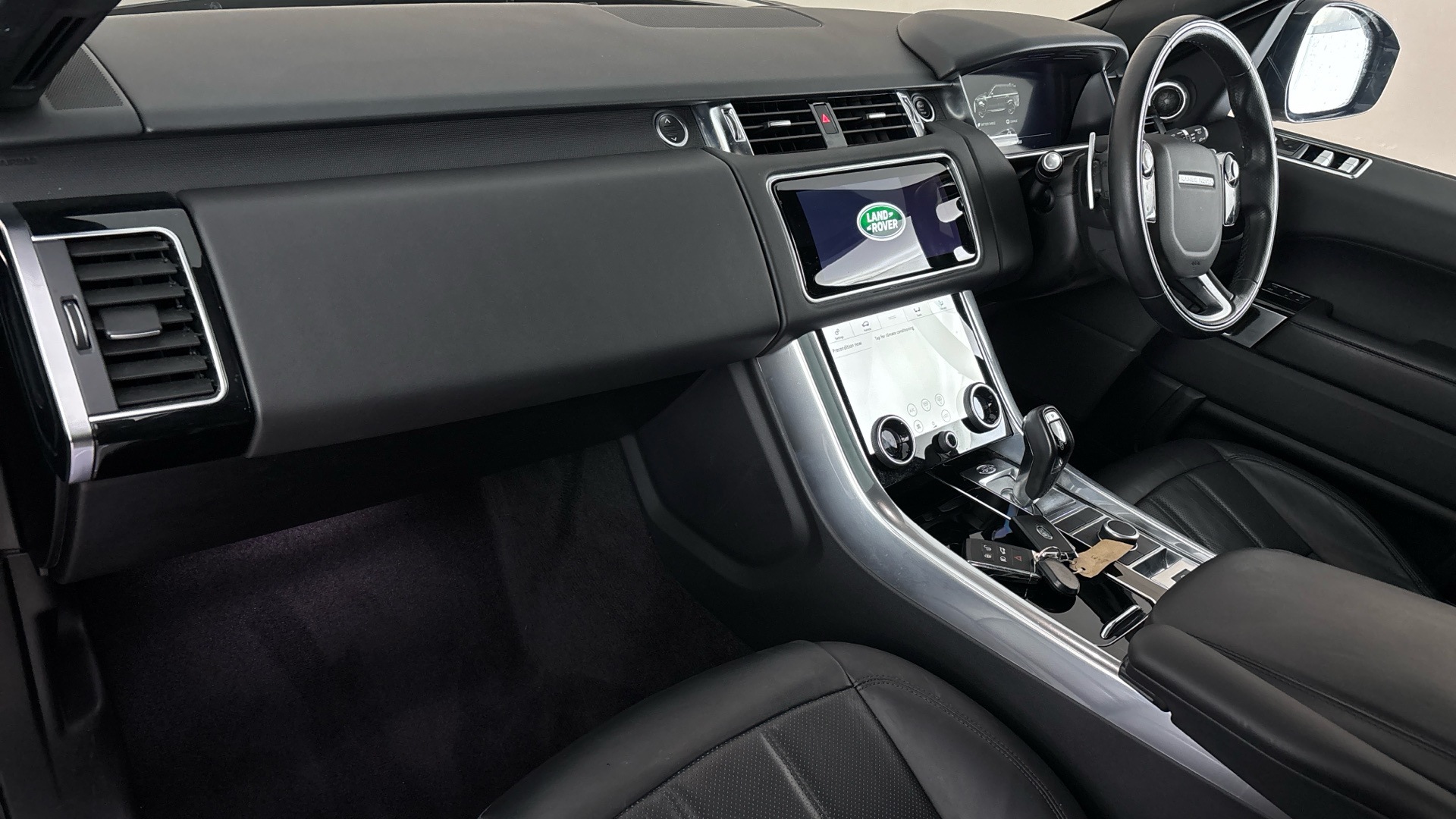 4021011 2.0 P400e HSE Dynamic Black 5dr Auto