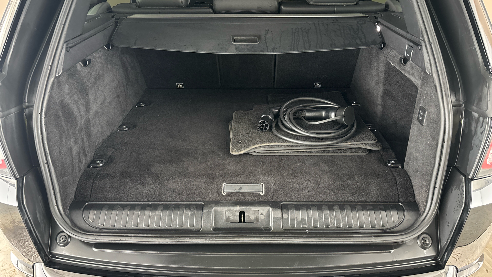 4021011 2.0 P400e HSE Dynamic Black 5dr Auto