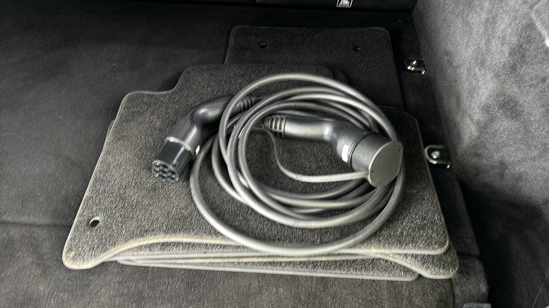 4021011 2.0 P400e HSE Dynamic Black 5dr Auto