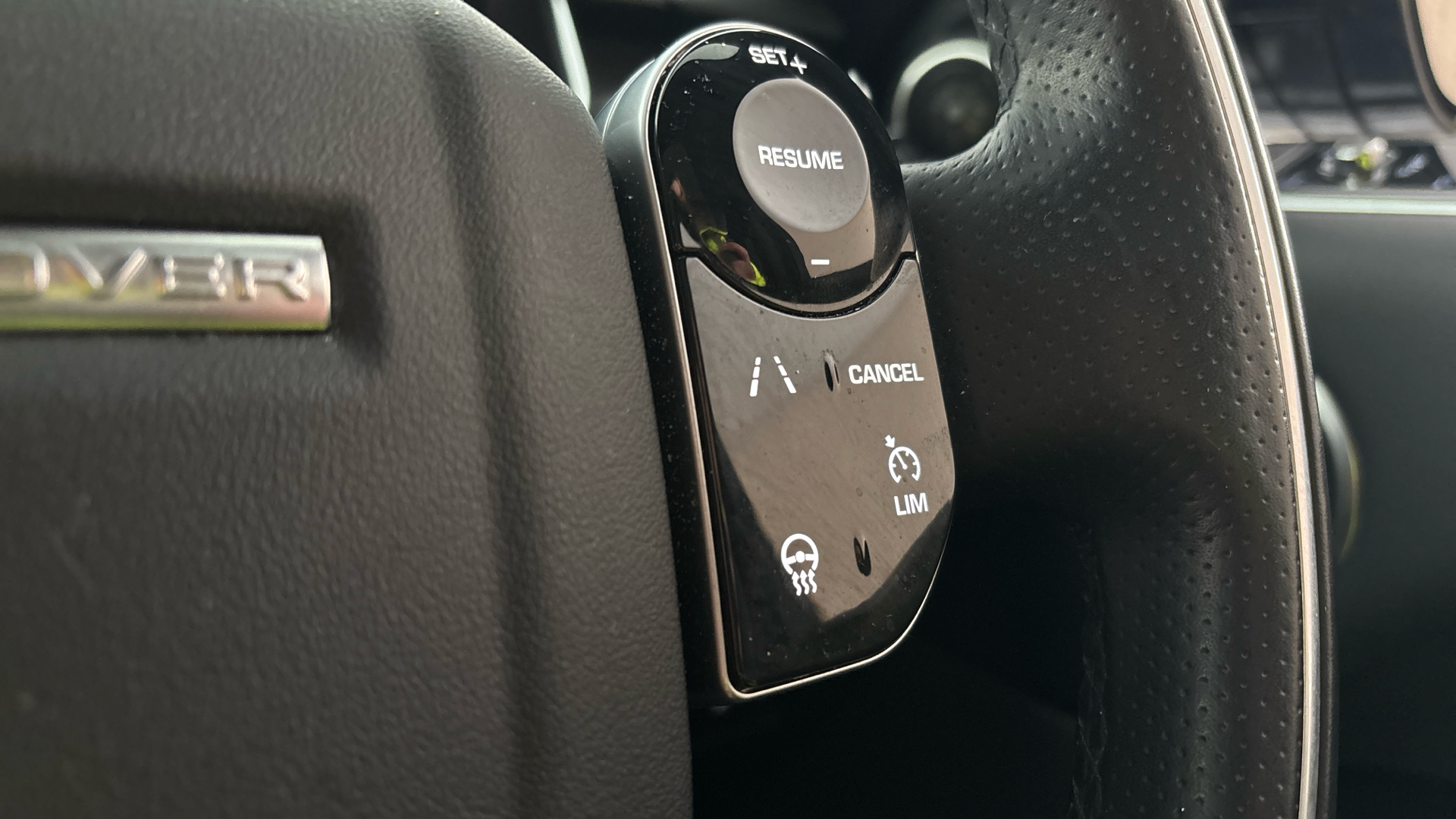 4021011 2.0 P400e HSE Dynamic Black 5dr Auto