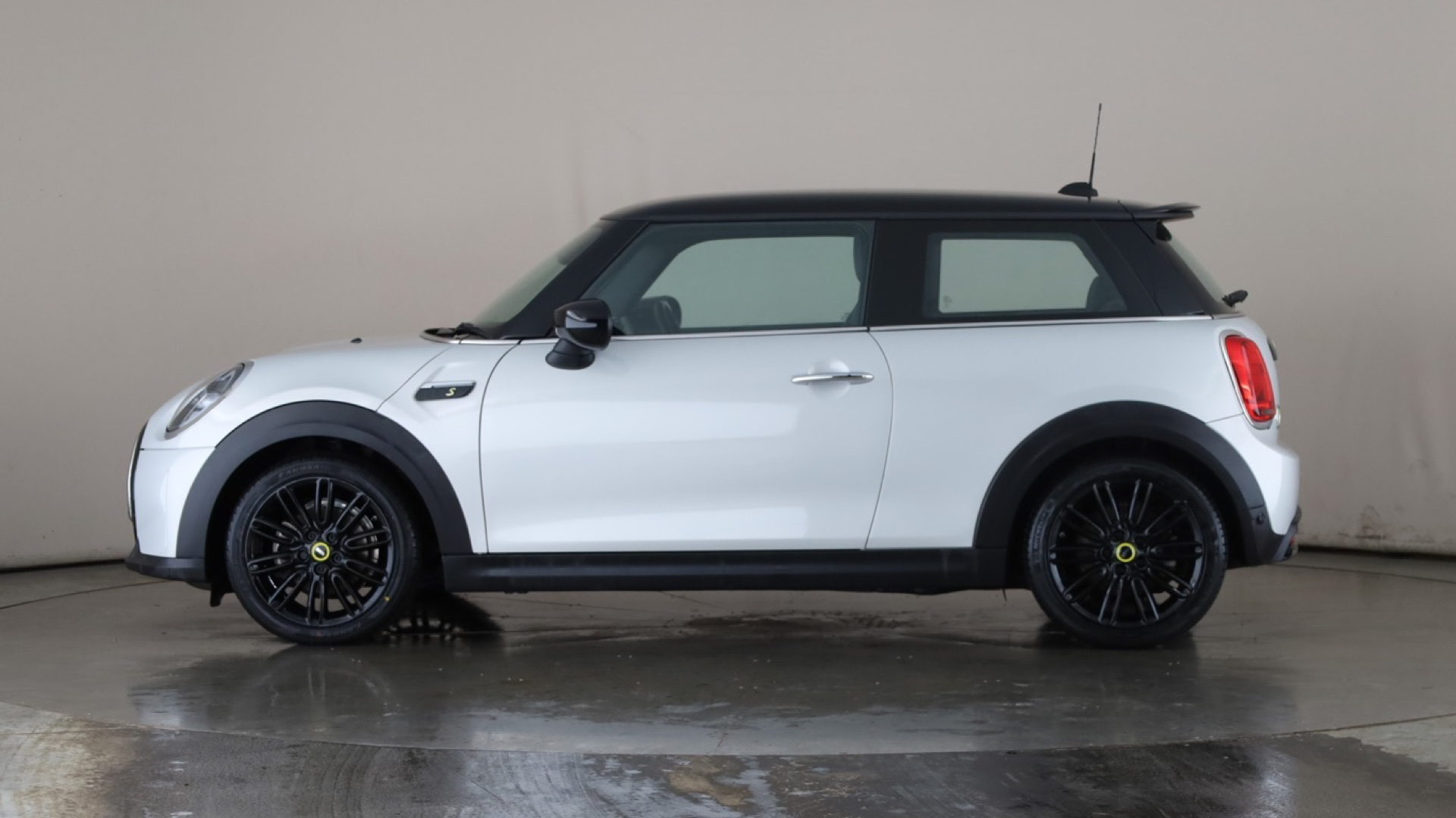 4070408 135kW Cooper S Level 2 33kWh 3dr Auto