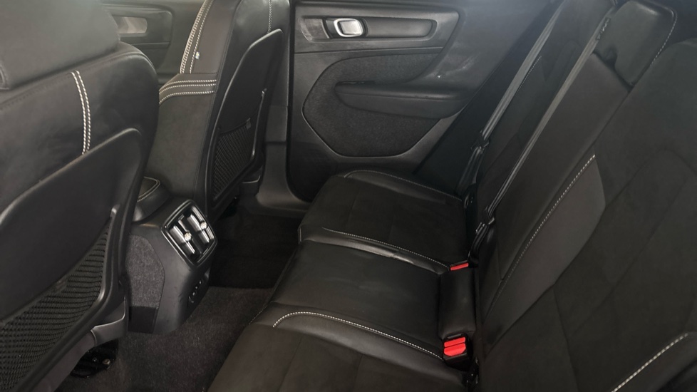 VOLVO XC40 Image 14