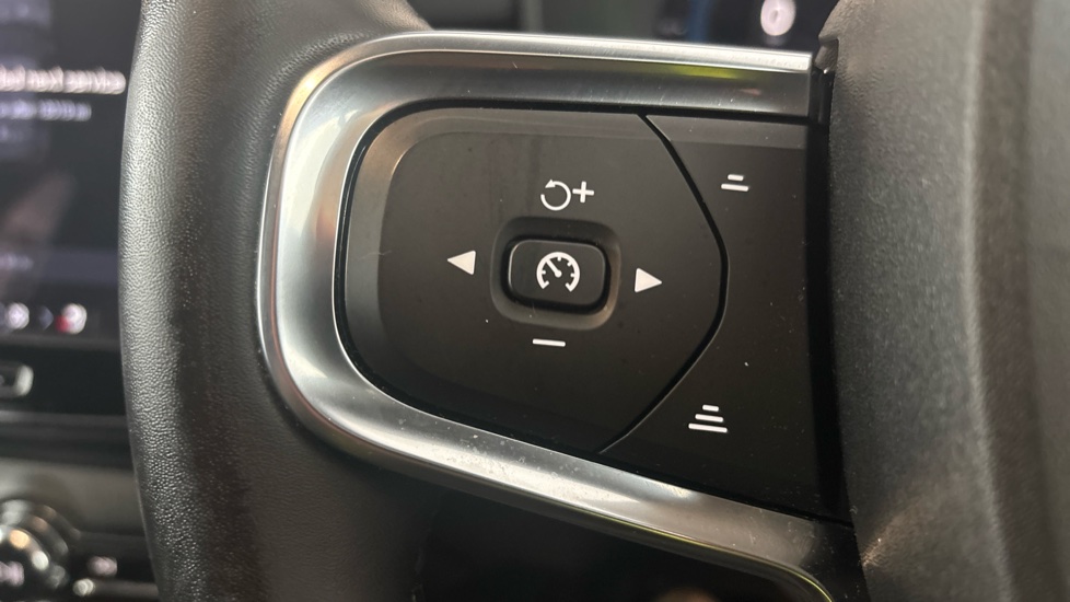 VOLVO XC40 cruise control