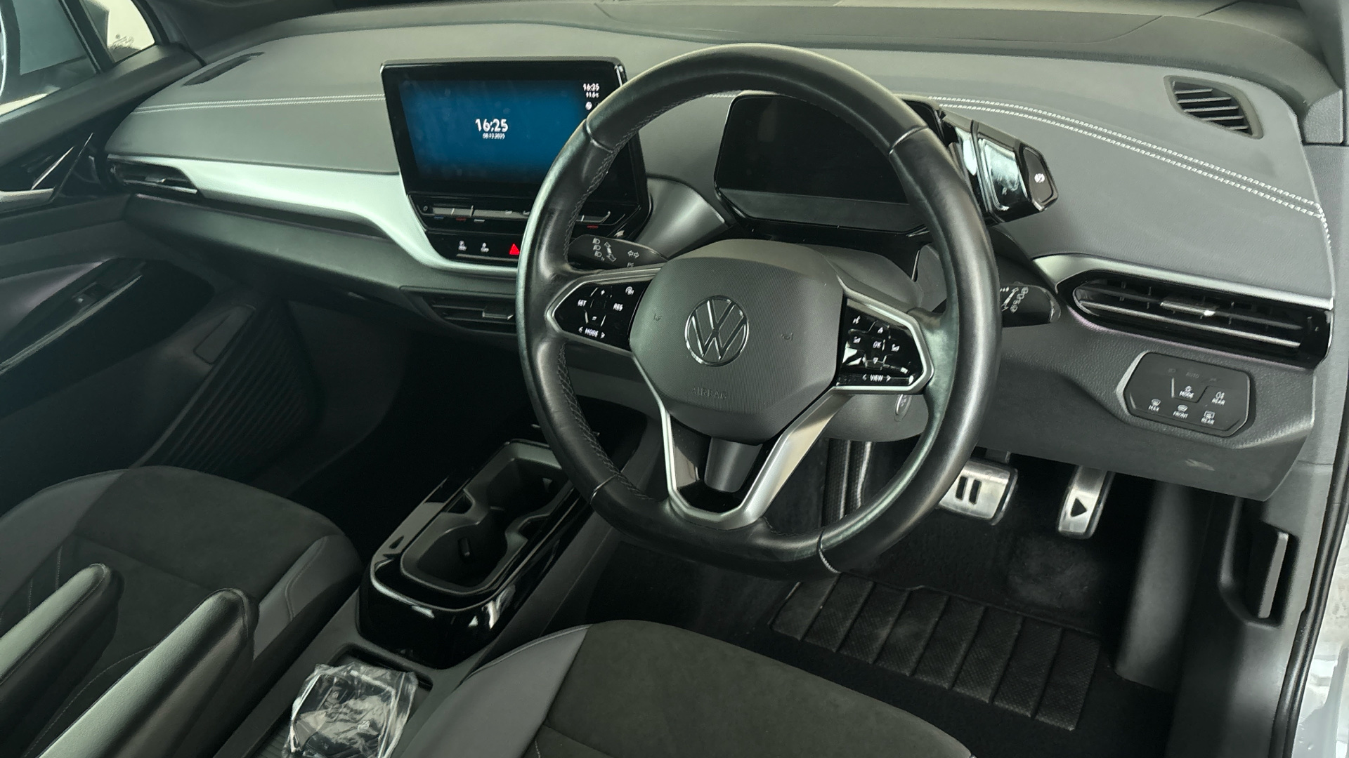 4020999 109kW Life Pure 52kWh 5dr Auto