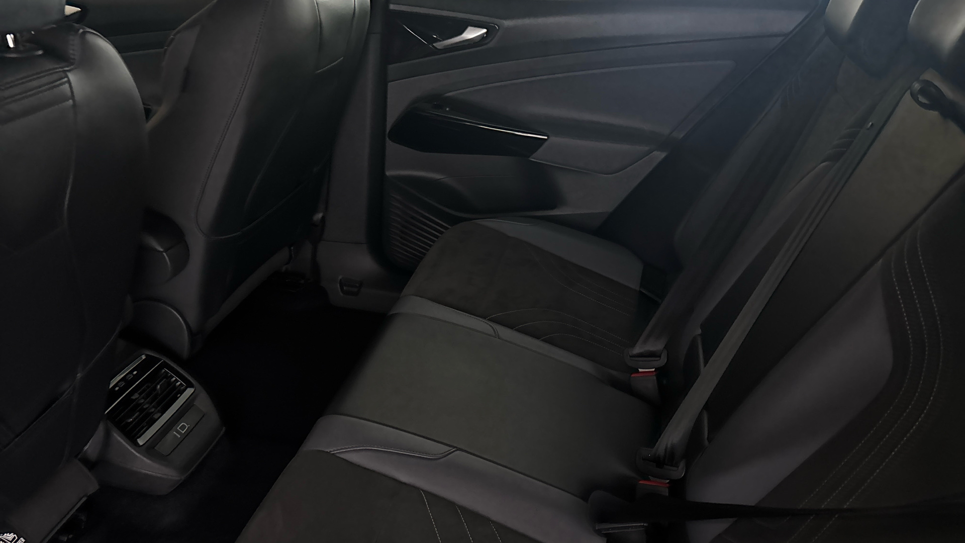 4020999 109kW Life Pure 52kWh 5dr Auto