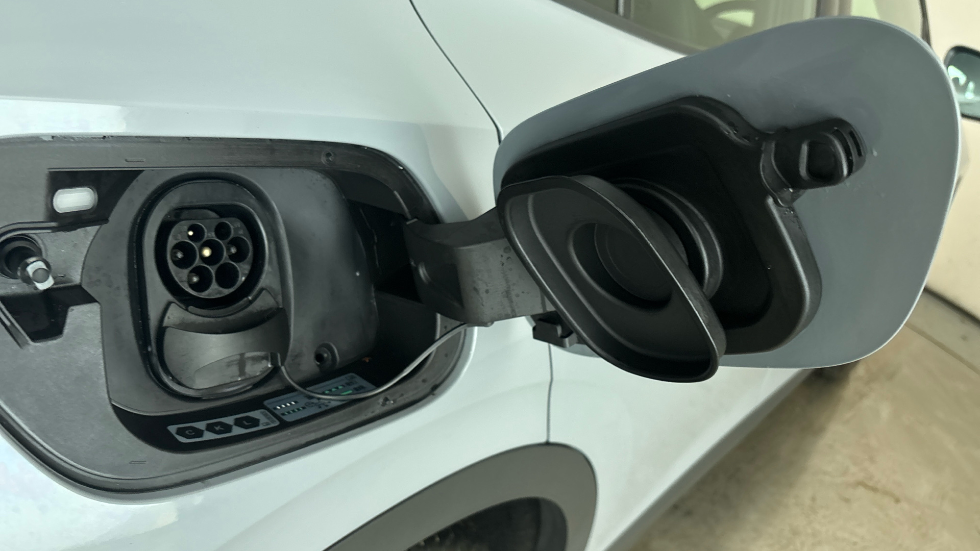 4020999 109kW Life Pure 52kWh 5dr Auto