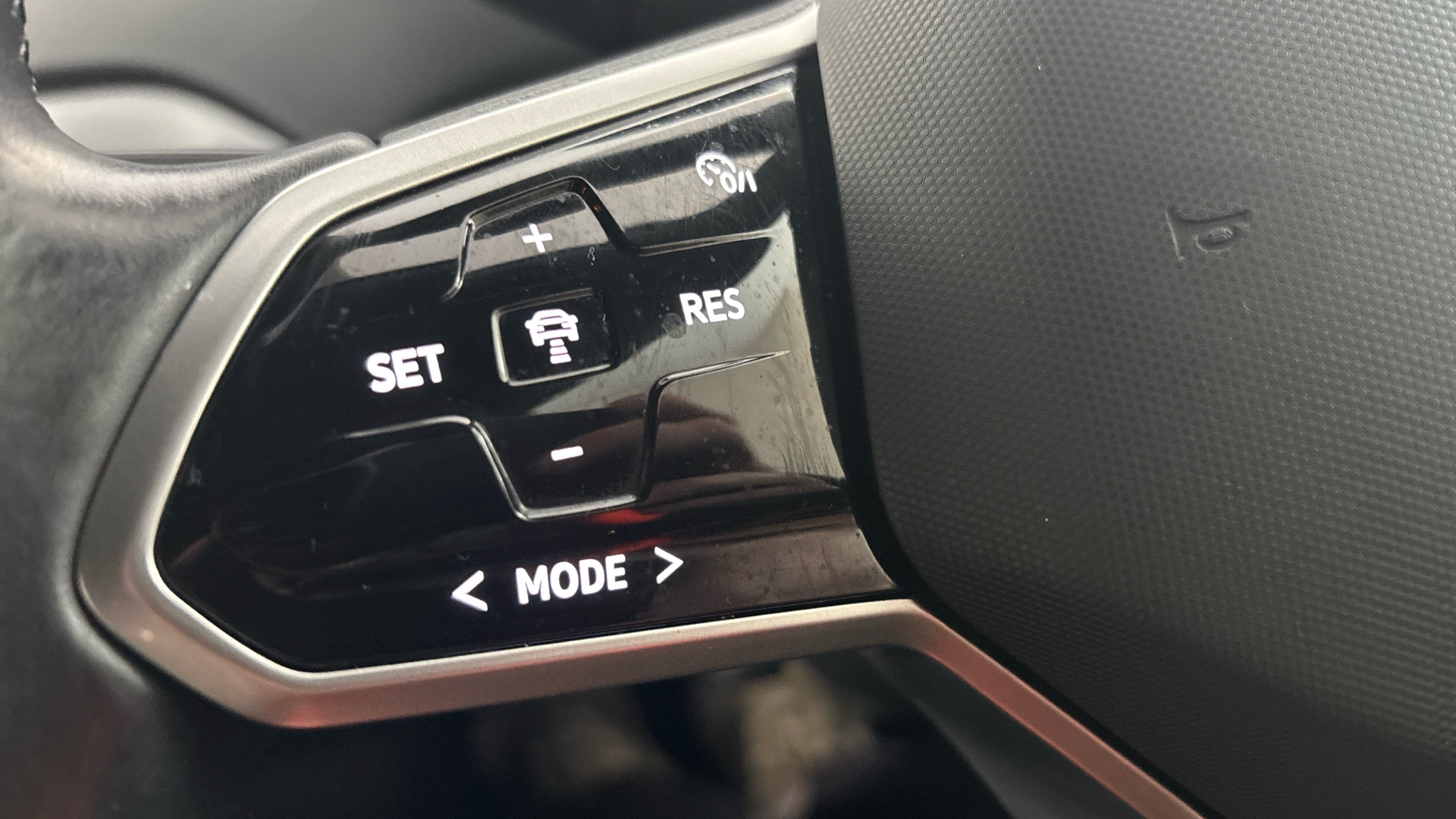 4020999 109kW Life Pure 52kWh 5dr Auto