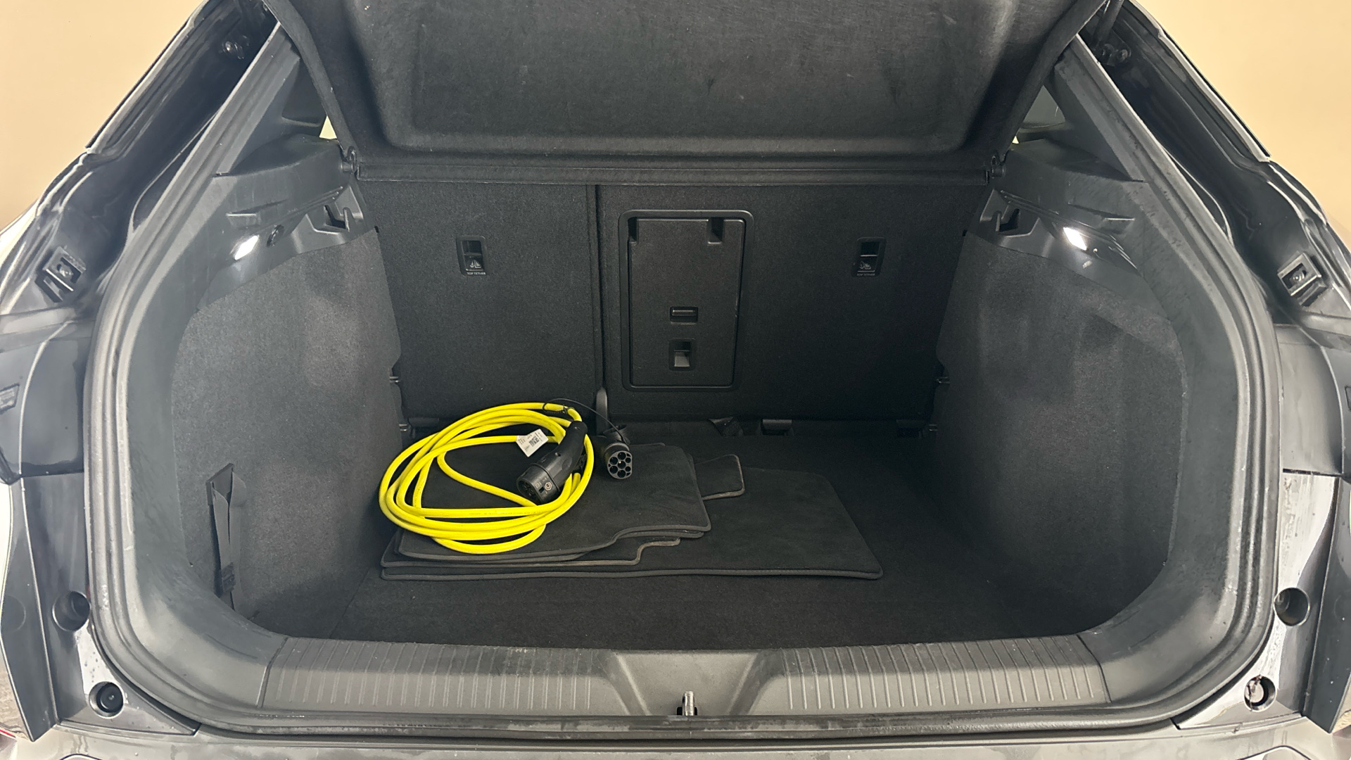 4020997 109kW Life Pure 52kWh 5dr Auto