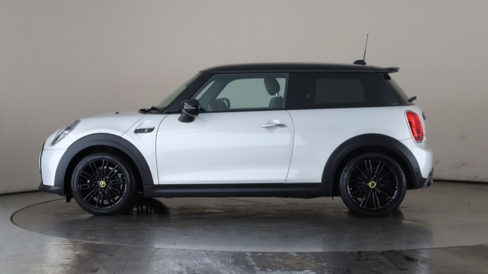 MINI HATCHBACK Image 2
