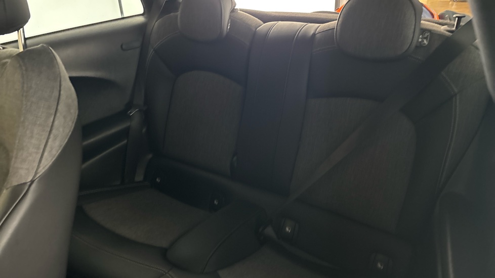 MINI HATCHBACK Image 14