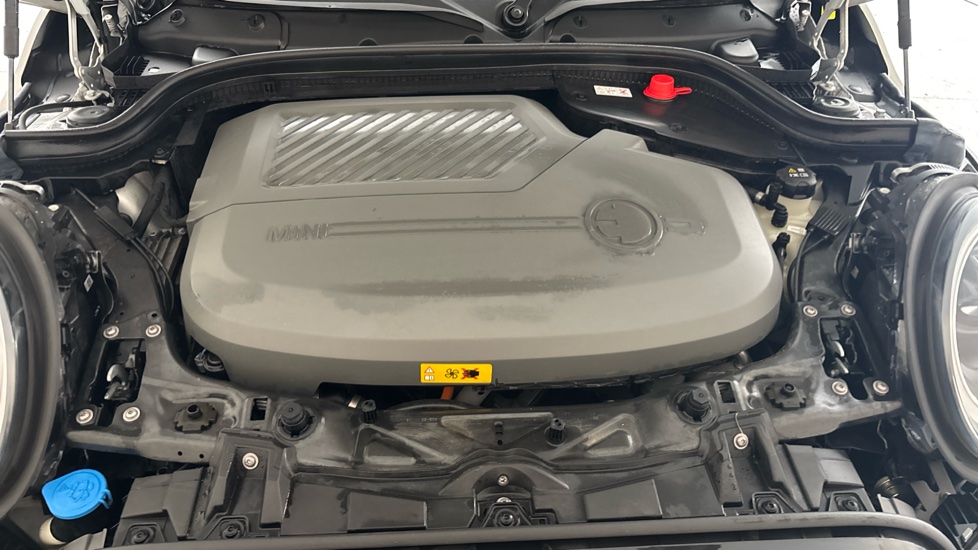 MINI HATCHBACK Image 16
