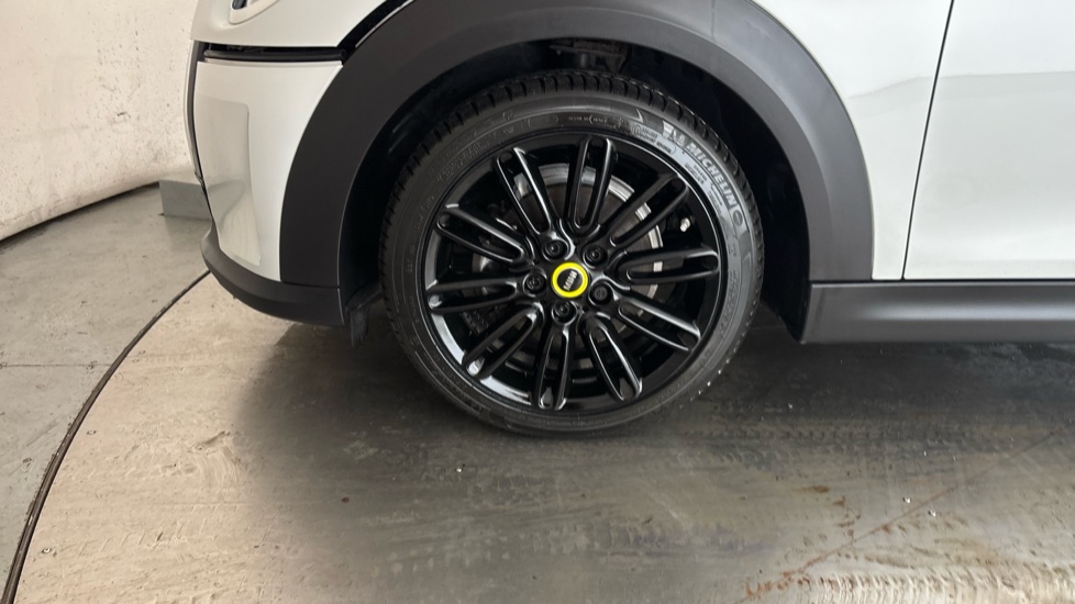 MINI HATCHBACK Image 17