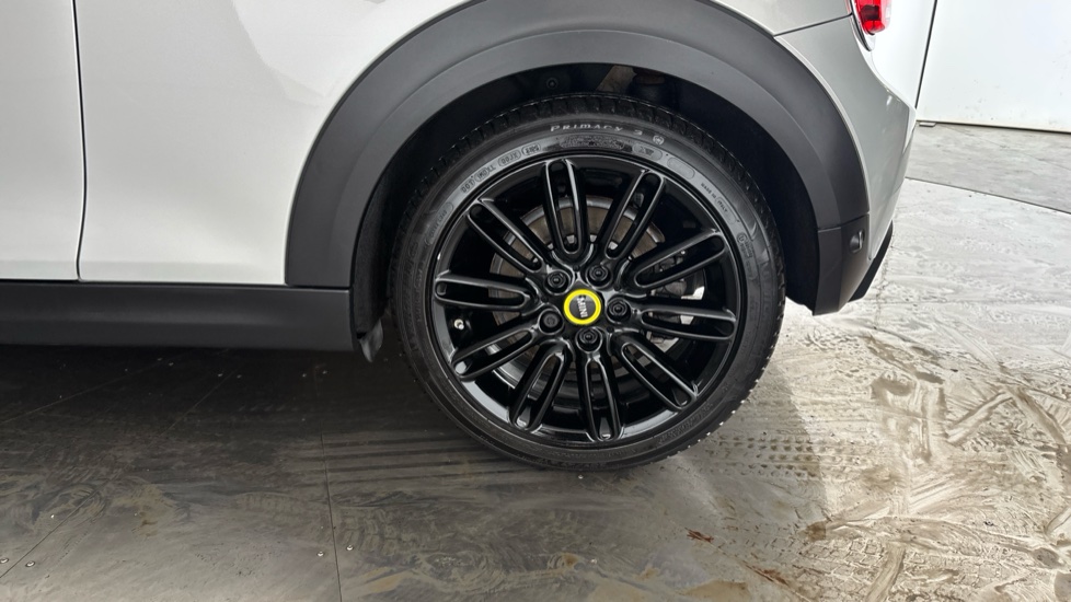 MINI HATCHBACK Image 18