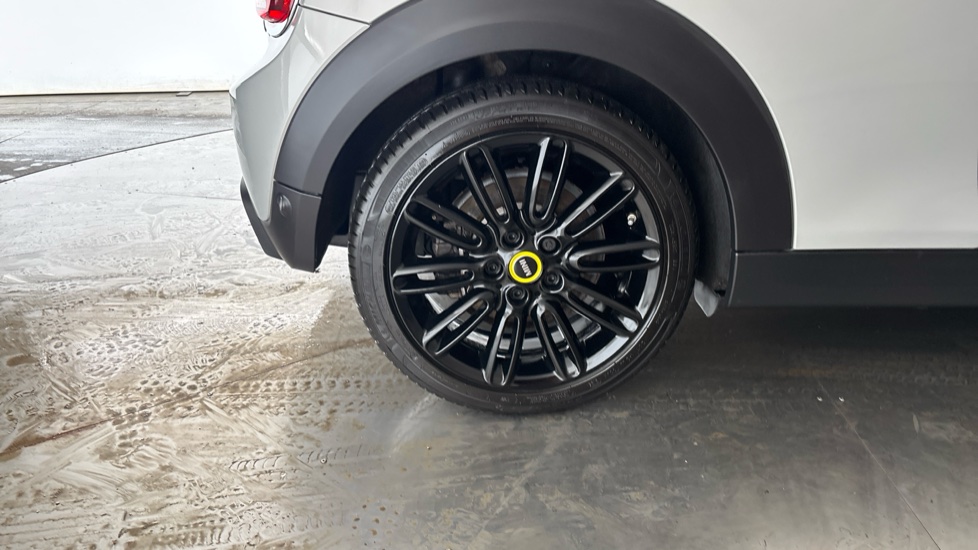 MINI HATCHBACK Image 19