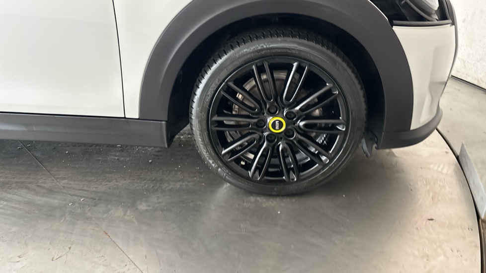 MINI HATCHBACK Image 20