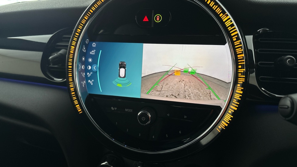 MINI HATCHBACK reverse camera