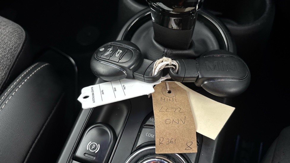 MINI HATCHBACK 2 keys