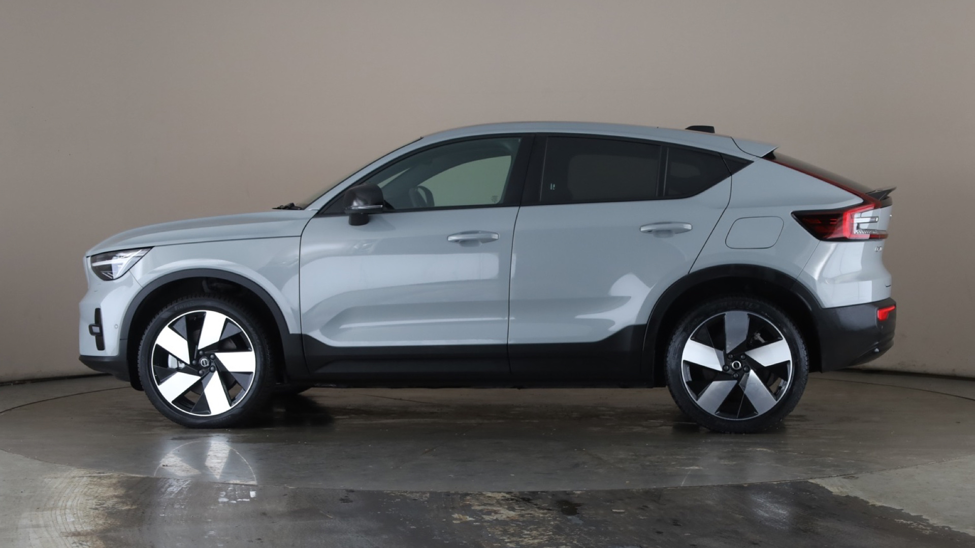 4020872 175kW Recharge Ultimate 69kWh 5dr Auto