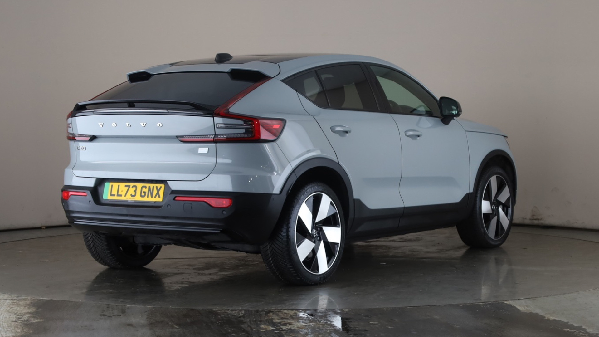 4020872 175kW Recharge Ultimate 69kWh 5dr Auto