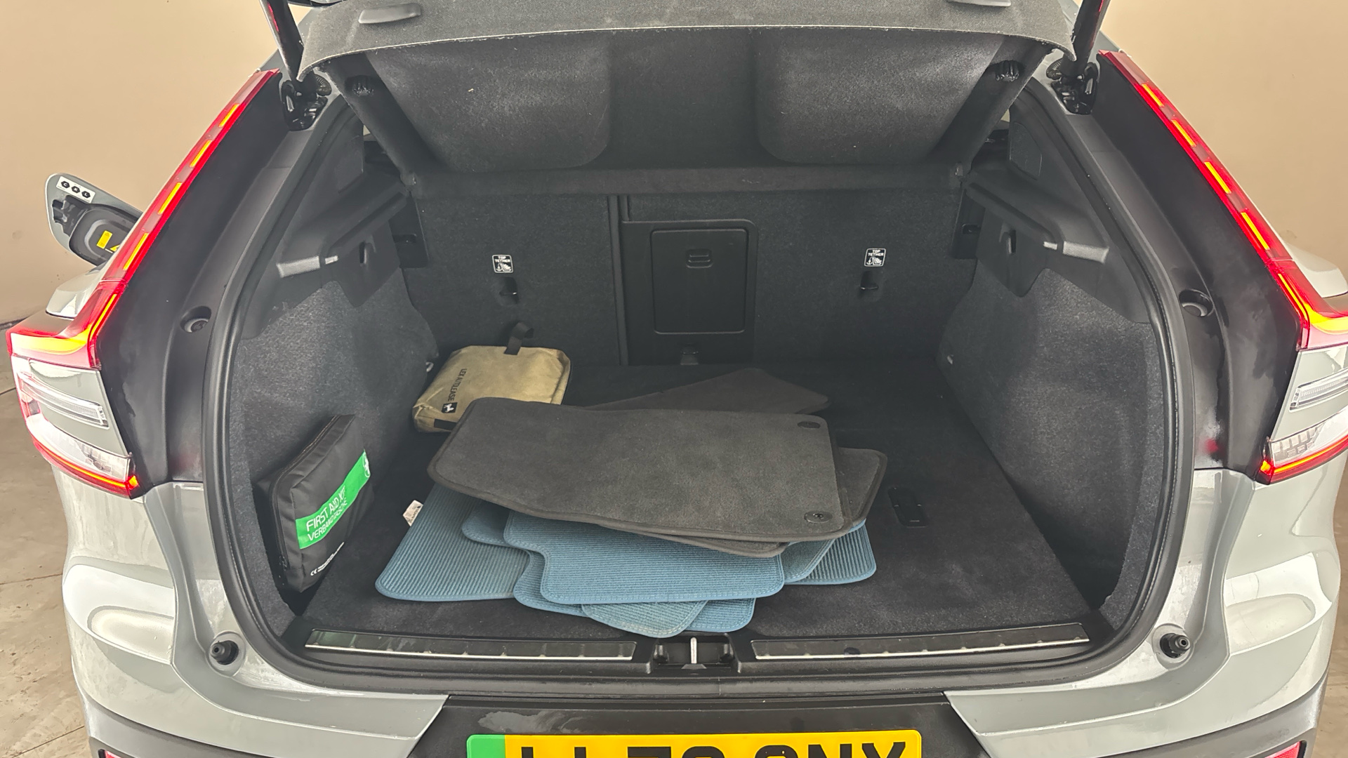 4020872 175kW Recharge Ultimate 69kWh 5dr Auto